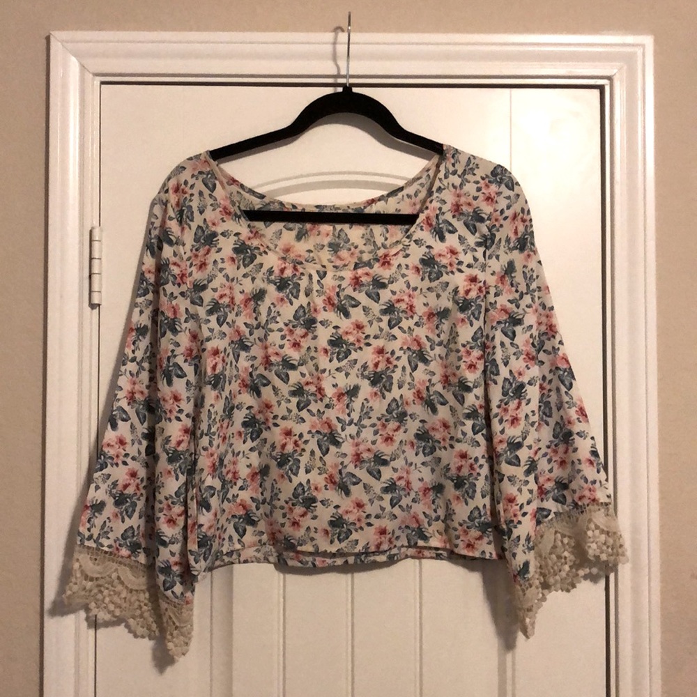 HOLLISTER Cropped Floral Wide Sleeved Top 💕